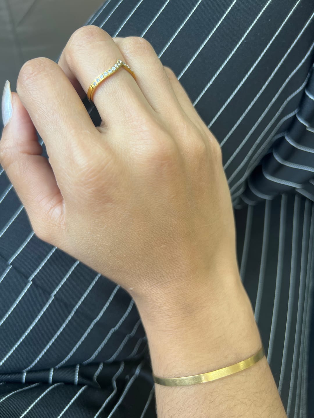 Customer photo review of Anel Diadema com Pedras Brilhantes Banhado em Ouro 18k