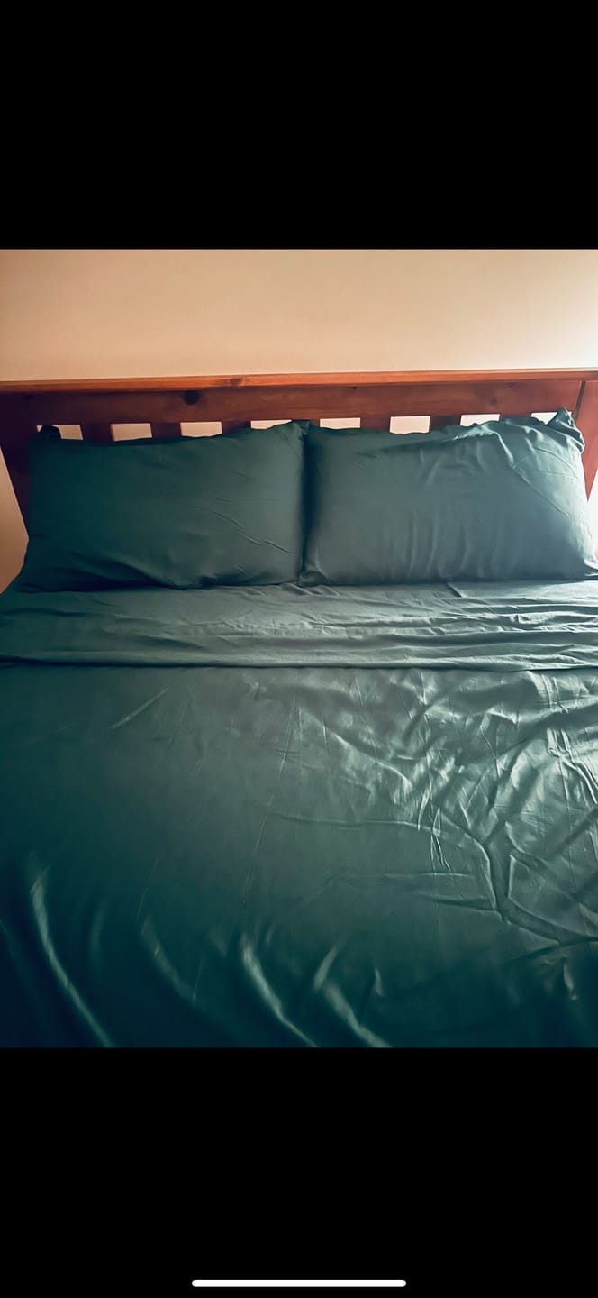 Customer photo review of Muscle Mat Easy-Make Luxury Bed Sheet Set