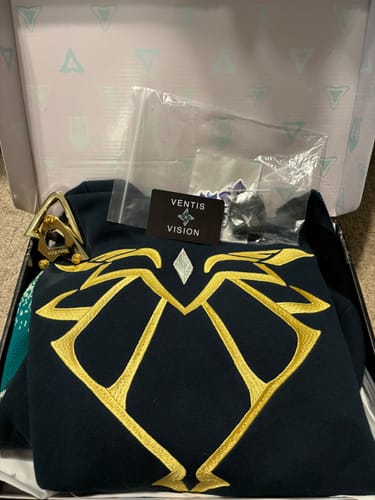 Customer photo review of Genshin Zipper Hoodie [In-Stock]