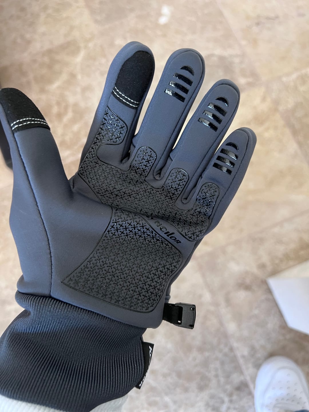 Customer photo review of Ultimate Winter Gloves