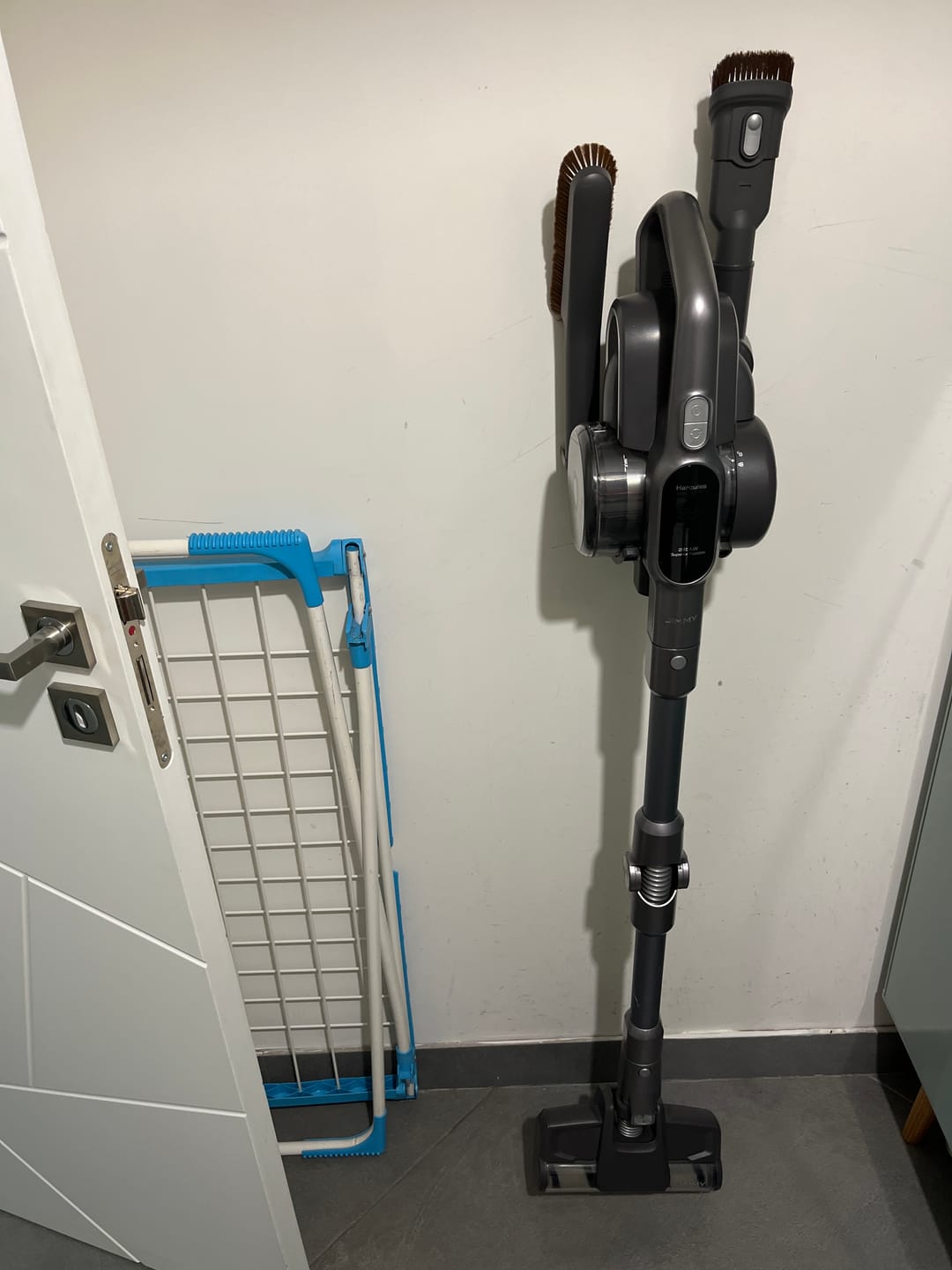 Customer photo review of H10 Flex 245AW Cordless Stick Vacuum Cleaner