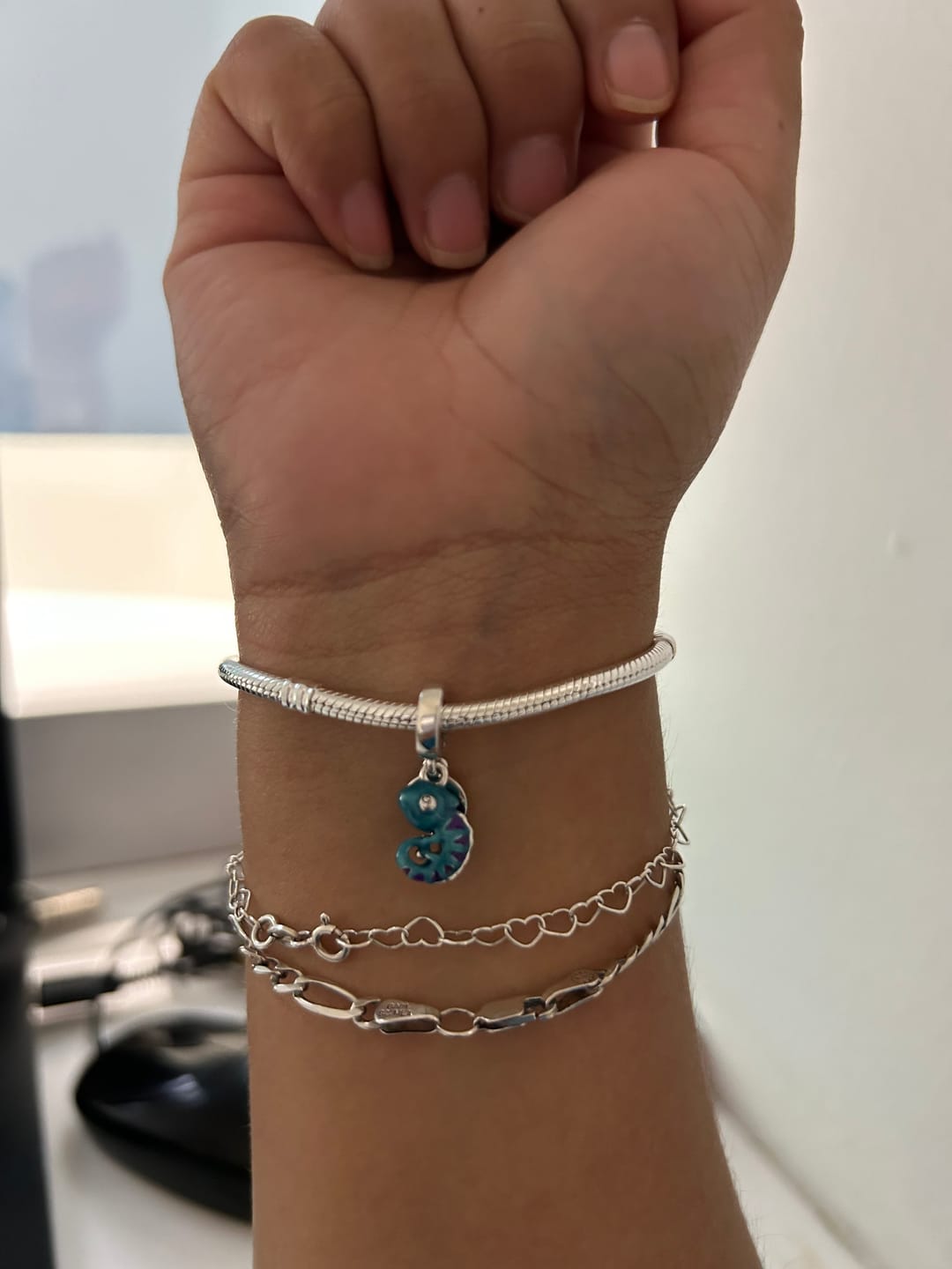 Customer photo review of Pulsera Esfera de Amor y Corazon