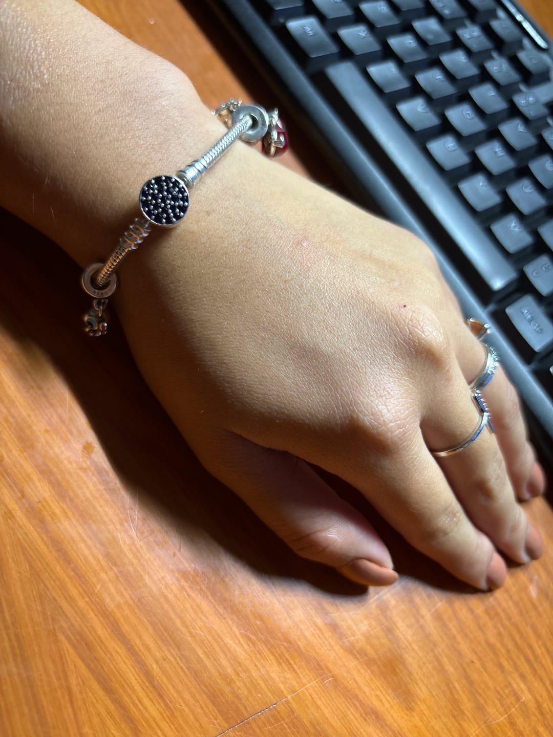 Customer photo review of Pulsera Luna Llena
