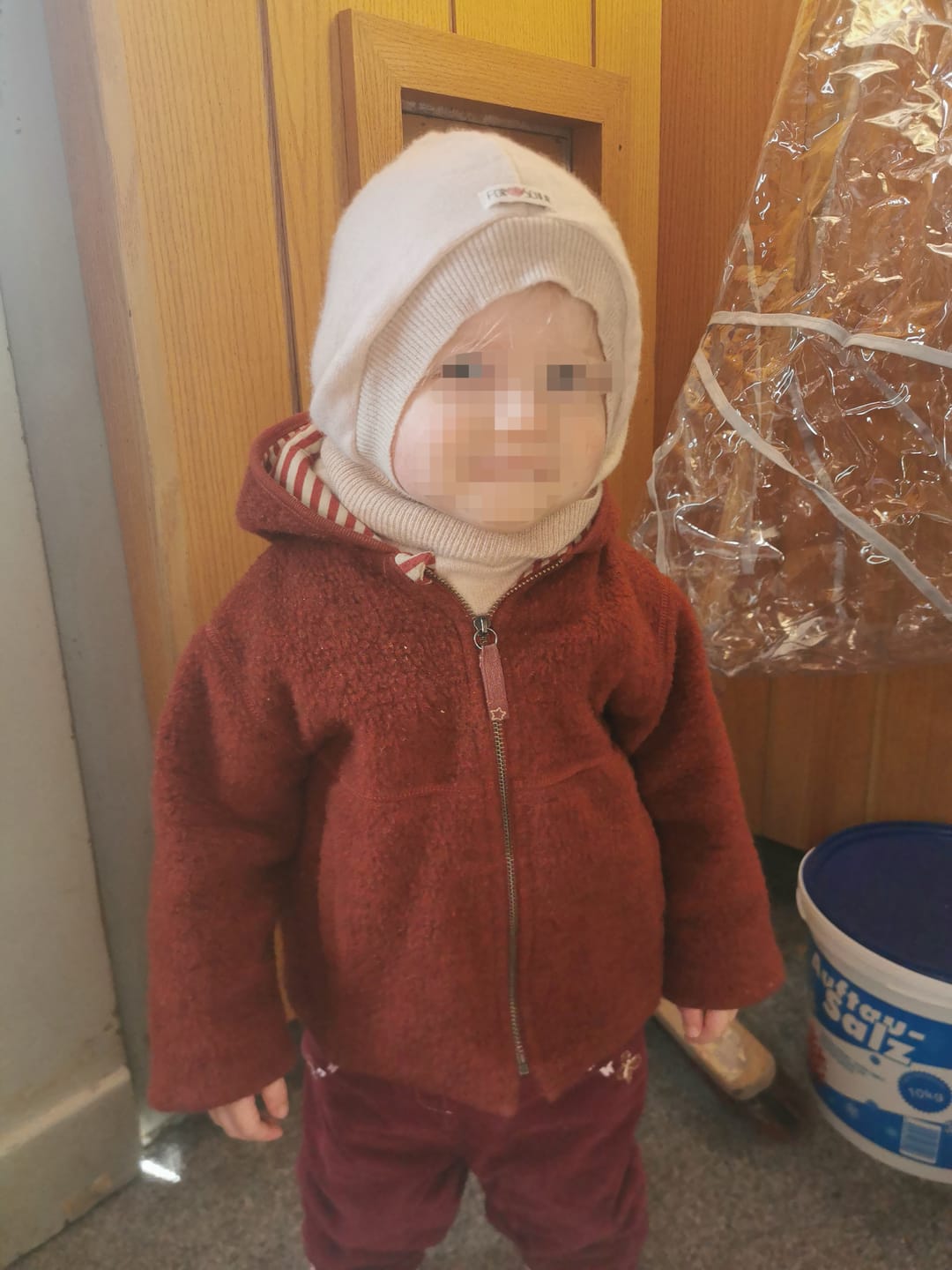 Customer photo review of Upcycling Kaschmir Kapuzenschal Rot