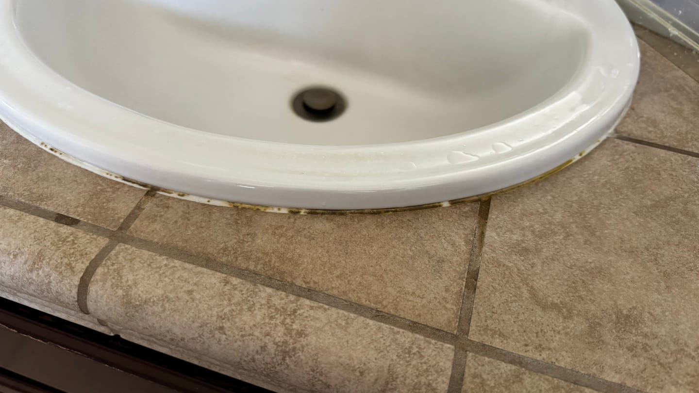 Customer photo review of GLASSGUARD™ Miracle Mold Stain Cleaner Gel
