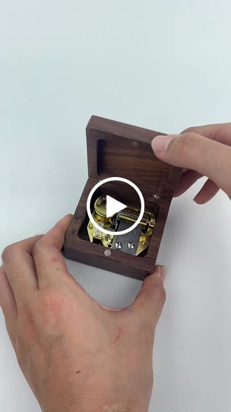 Customer video review of *NEW* Custom Wind-up Music Box - Choose any song or tune