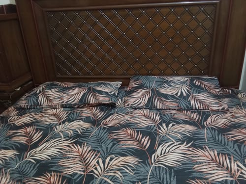 Customer photo review of Black Leaves-Bed Sheet Set
