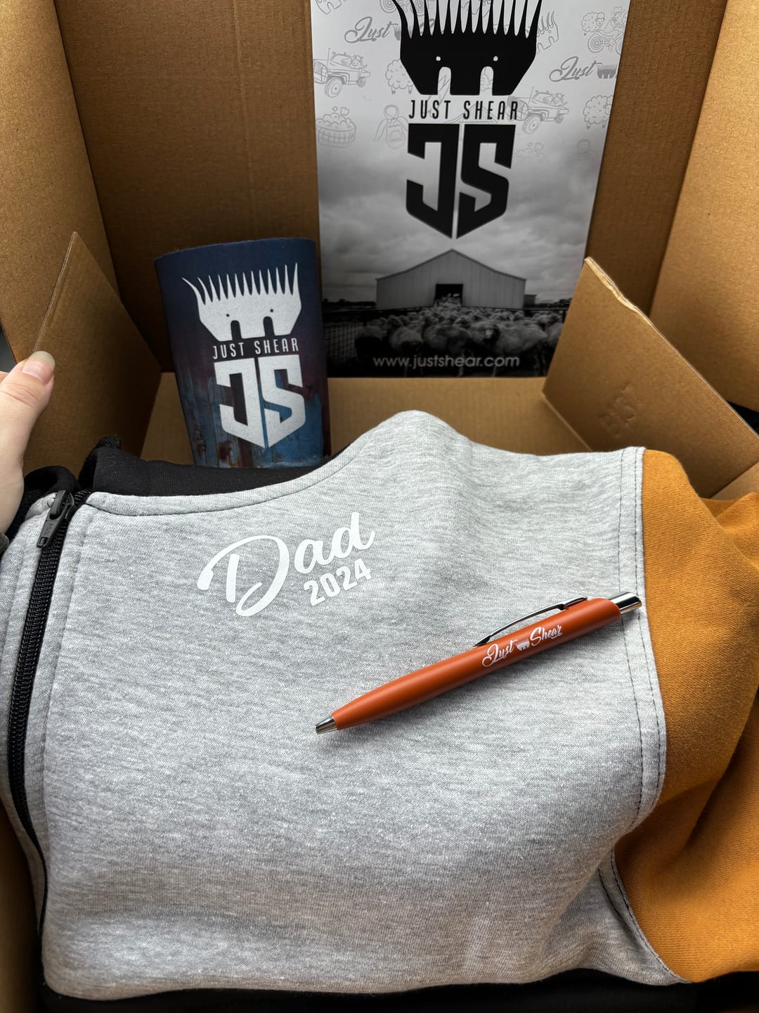 Customer photo review of Dad's Day Gift Box | Hoody & Stubby Holder