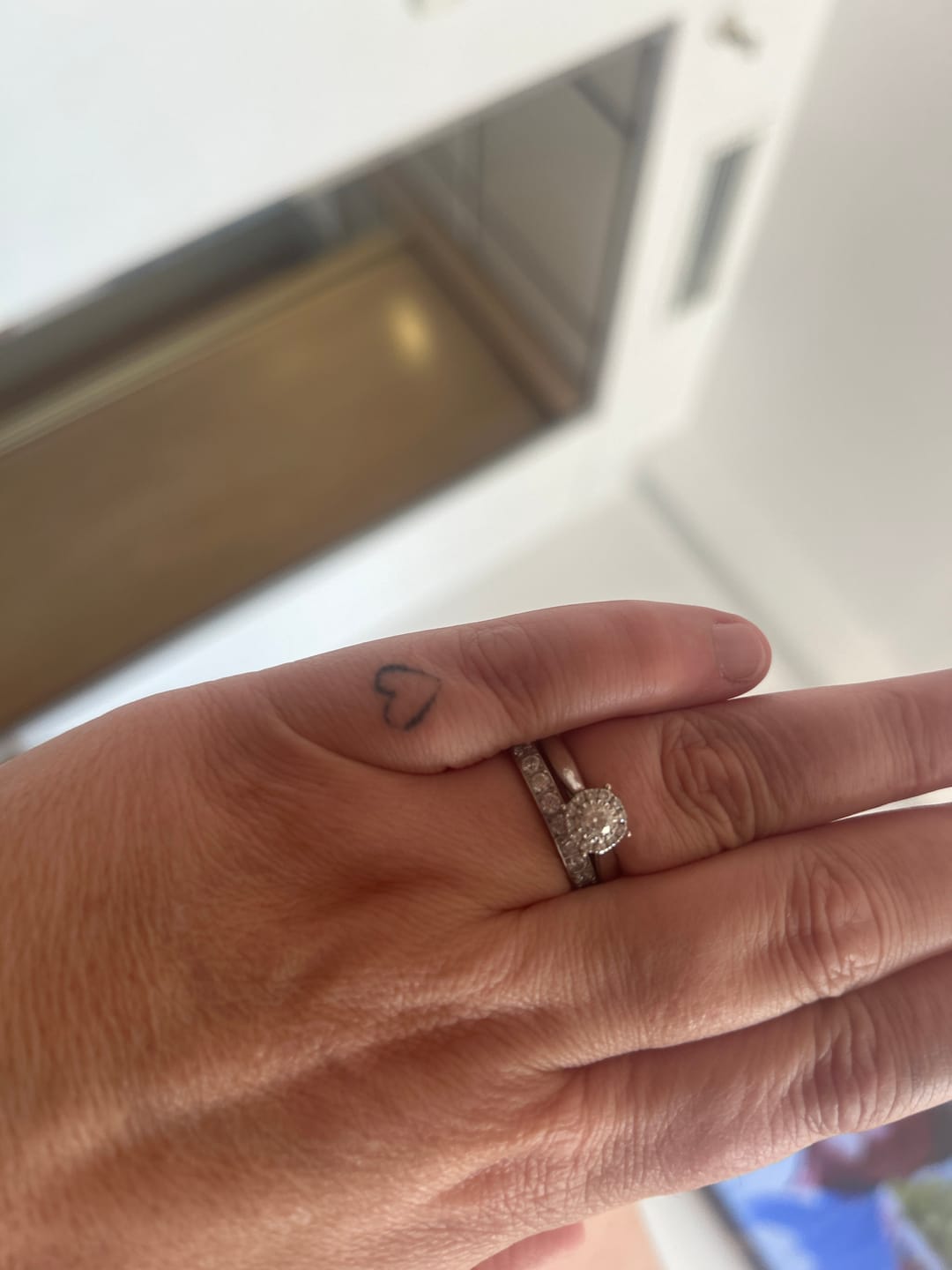 Customer photo review of White Gold 3mm Full Glitz Ring