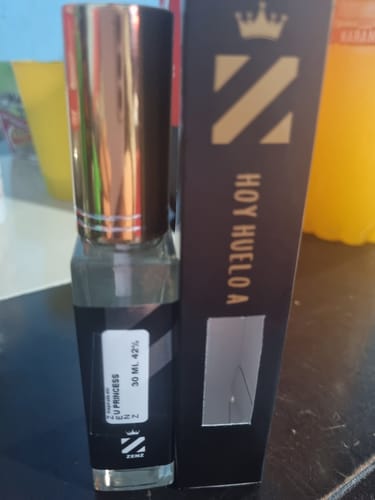 Customer photo review of Perfume Inspirado en U I DONT NEED A PRINCE BY MY SIDE TO BE A PRINCESS KILLIAN NUEVO ABRIL 2024 zenz