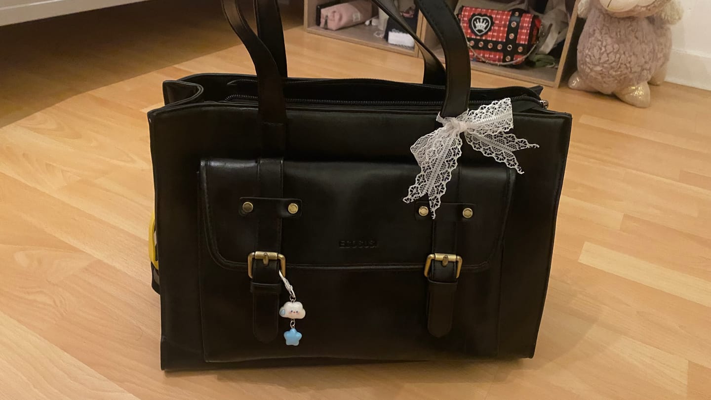 Customer photo review of Olivia's Classic PU Leather Handbag for 15.6-Inch Laptop Tote