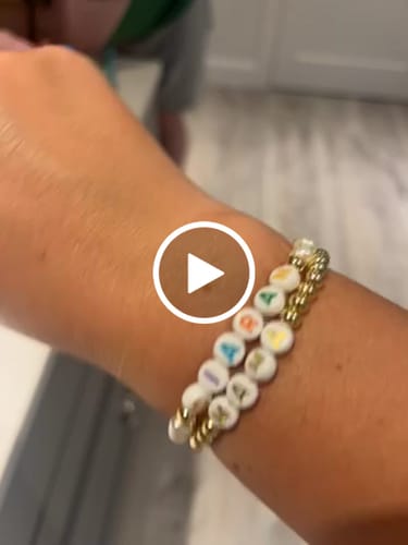 Customer video review of Custom Pearl Friendship Bracelet- Multicoloured