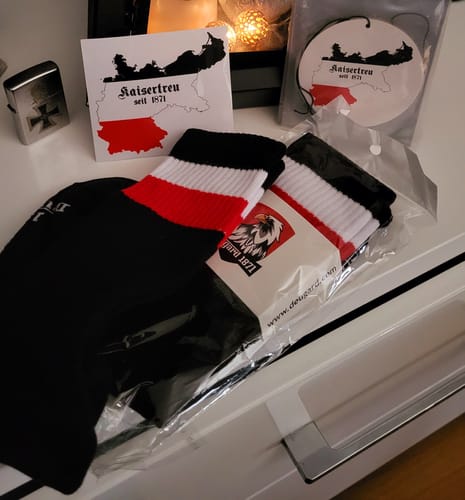 Customer photo review of 3er Pack schwarze Socken, halbhoch, schwarz-weiß-rot gestreift, Deutschland Socken