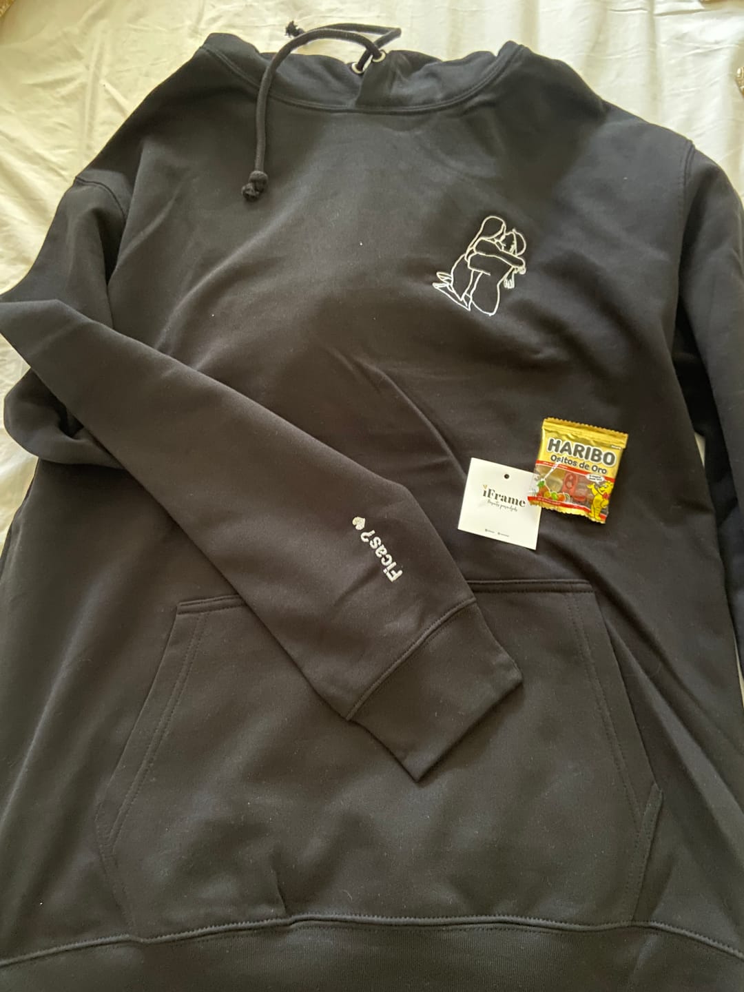Customer photo review of Hoodie Retrato Line Art Personalizável