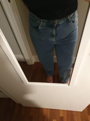 Priscylla S. review of Calça Jeans Reta Araçá Azul Médio image 1 out of 2