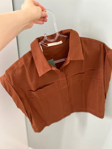 Luciana N. review of Camisa Cropped Begônia Terracota image 1 out of 1