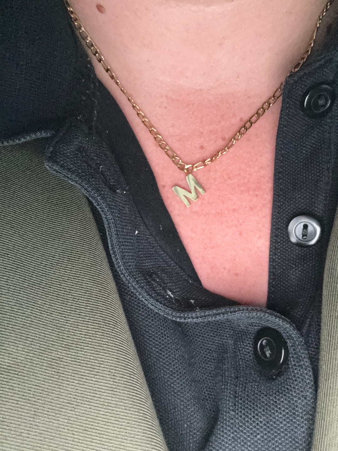 Customer photo review of Initiale Kette | 18K vergoldet