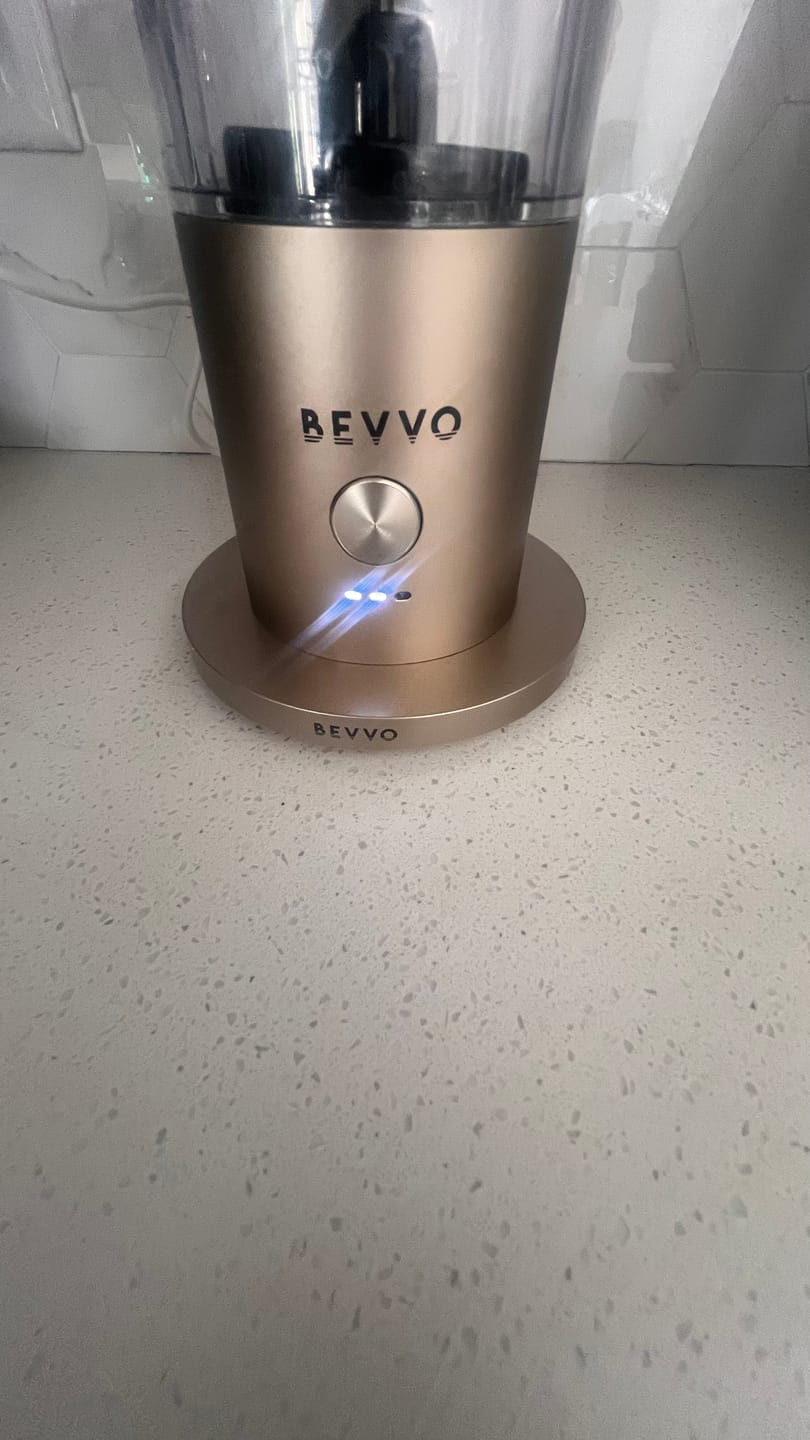 Customer photo review of BEVVO Blender 3