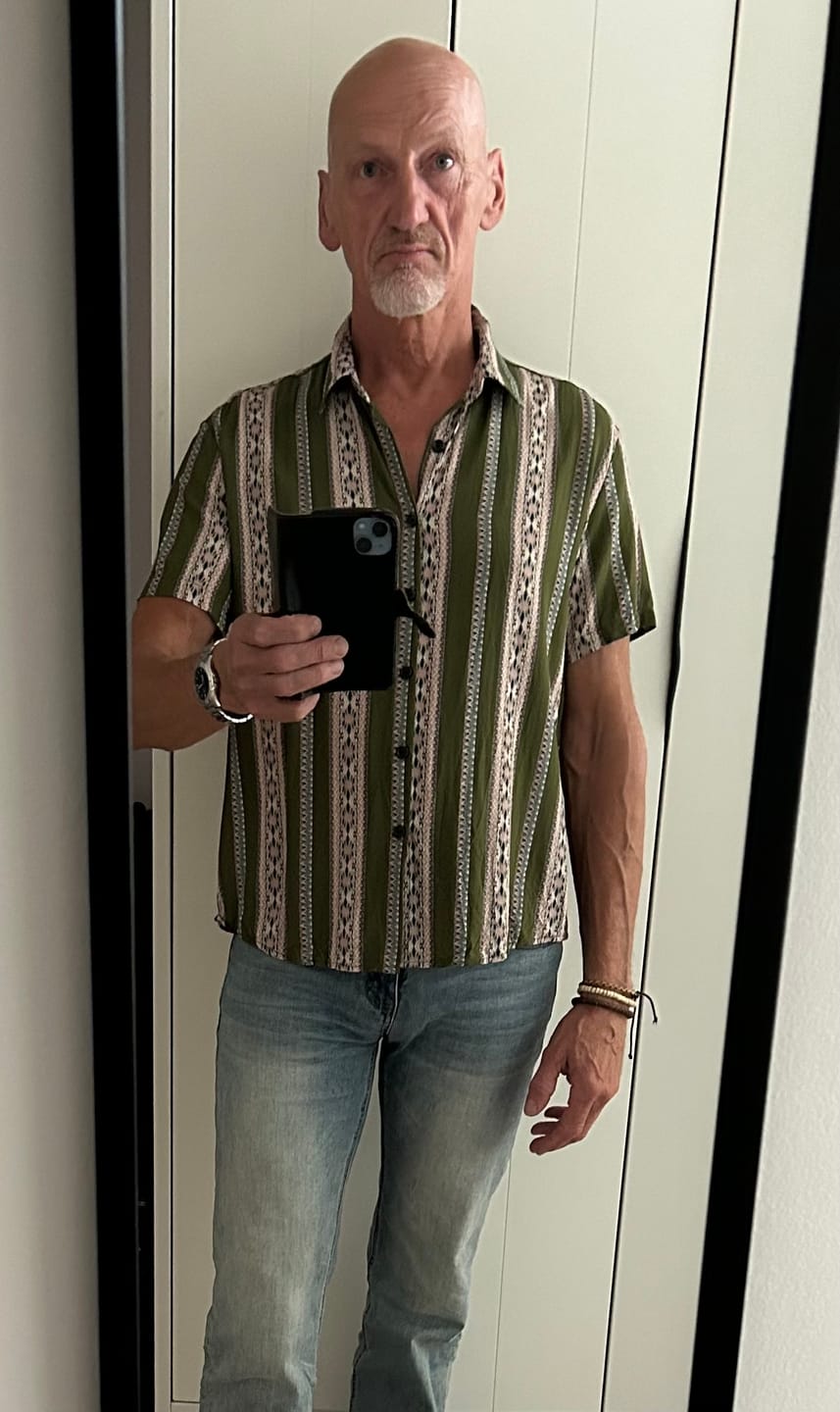Customer photo review of Herren Kurzarmhemd mit Blumenmuster
