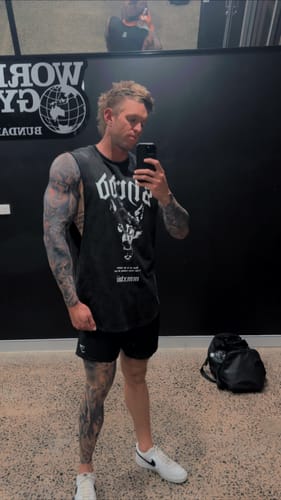 Customer photo review of Wolves - Muscle Singlet - Acid Wash / White