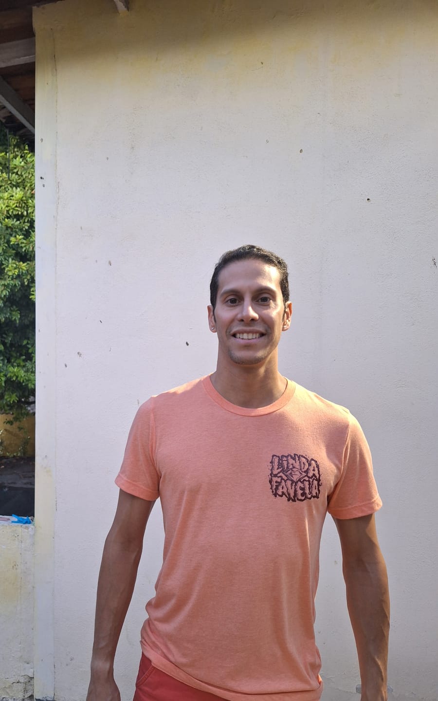 Customer photo review of SNATCH T-SHIRT – ORANGE