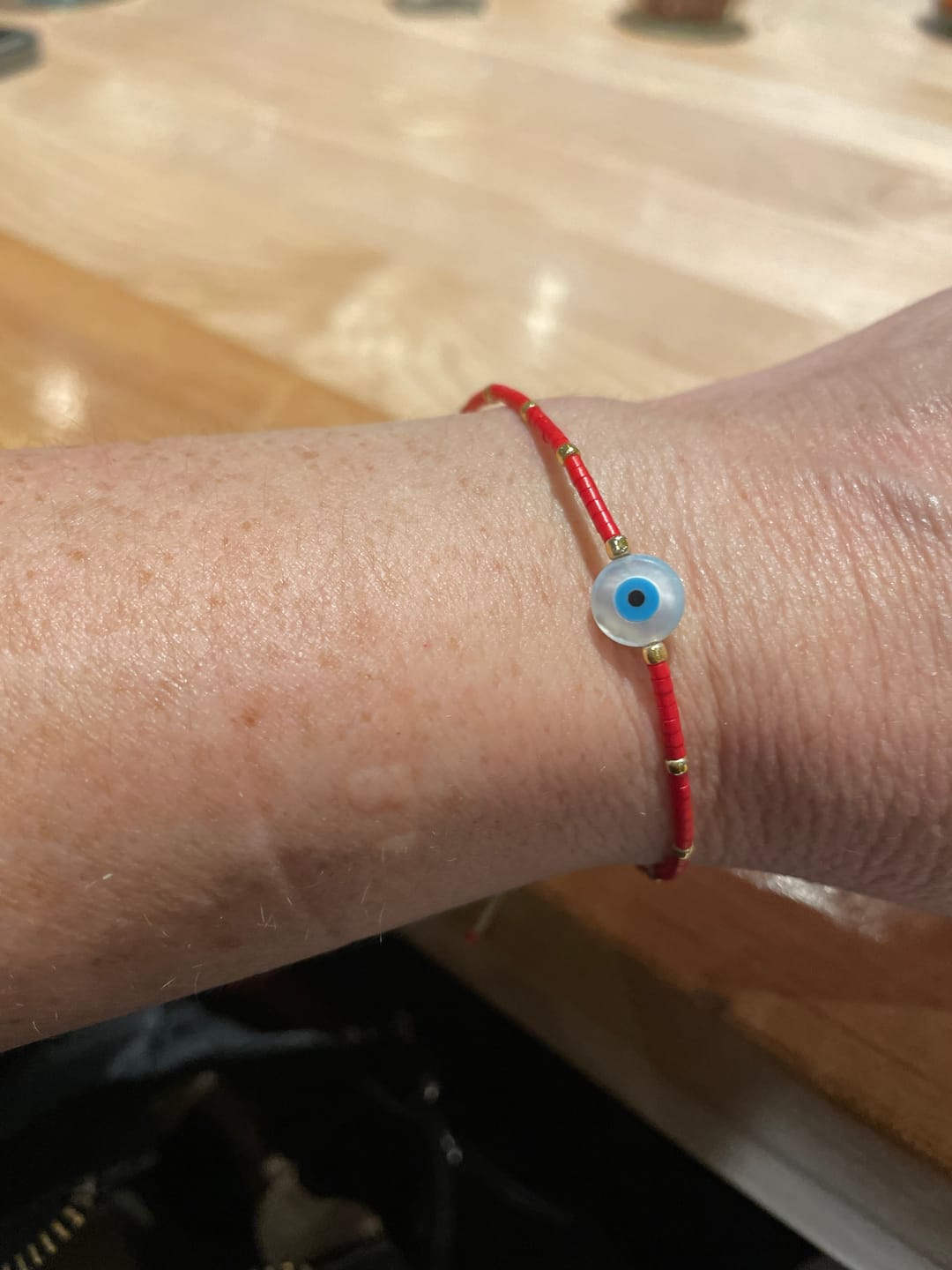 Customer photo review of Pulsera Chaquiras Con Ojo Transparente