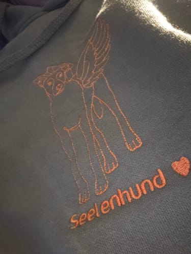Customer photo review of Personalisierter & bestickter Hoodie