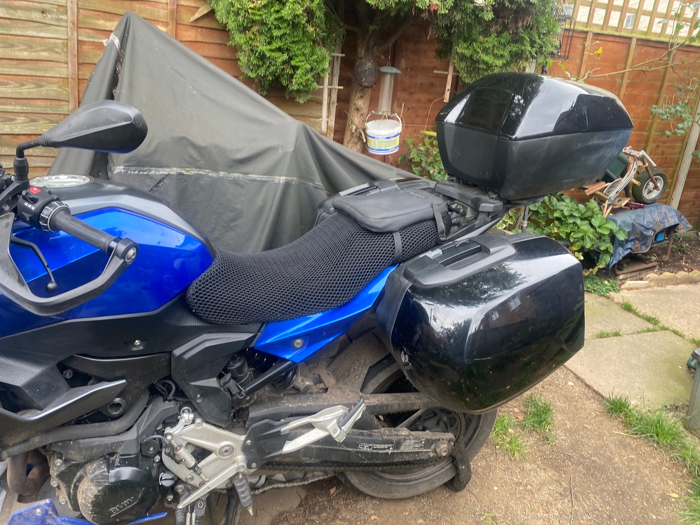Wind Rider mesh seat cover on a BMW F 900 XR