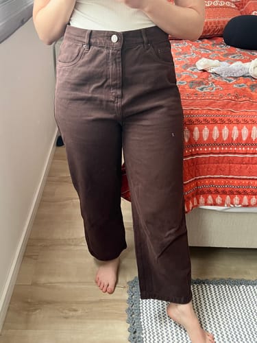 Thaís V. review of Calça Jeans Reta Araçá Marrom Escuro image 1 out of 1