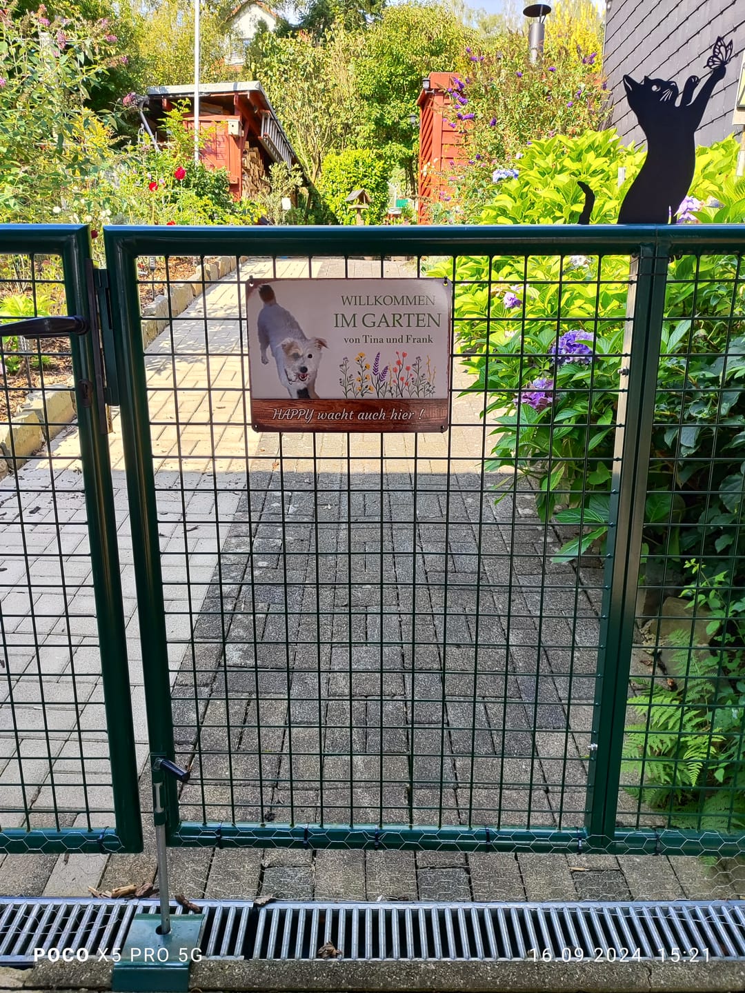 Customer photo review of Hunde Garten-Schild personalisiert mit Foto & Text (UV- und wetterfest)
