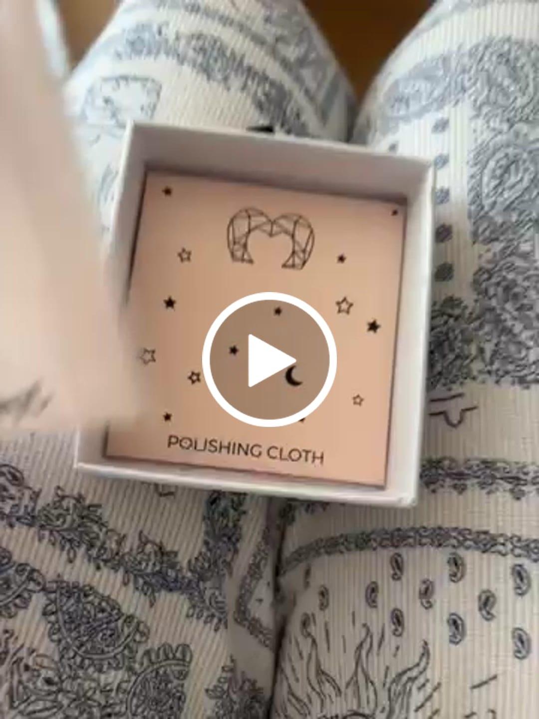 Customer video review of Collar Signos Brillantes
