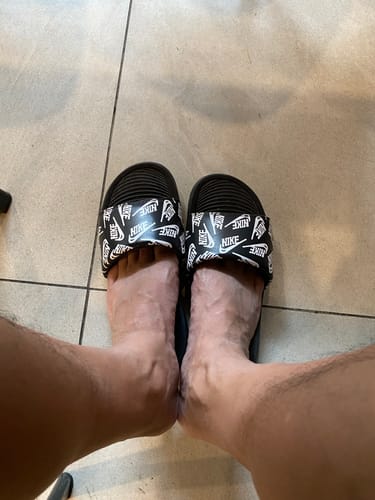 Customer photo review of Nike Men's Victori One Slide Print
