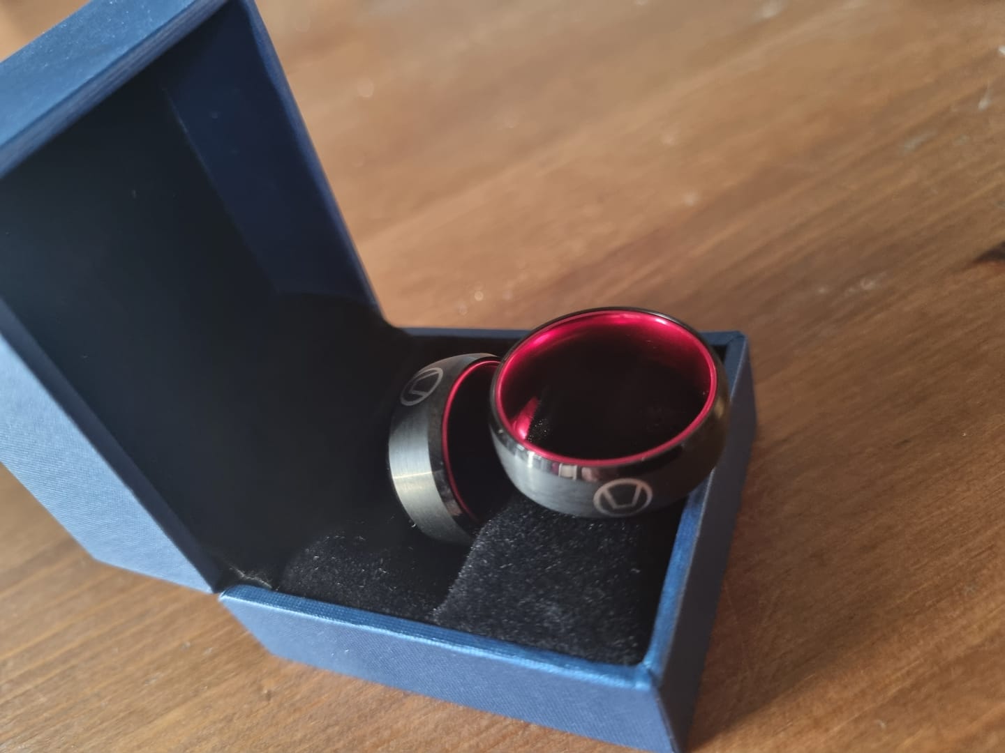 Customer photo review of Svart & Röd Swinger Ring