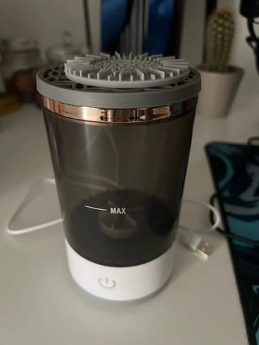 Customer photo review of Curățător electric pentru pensule de machiaj