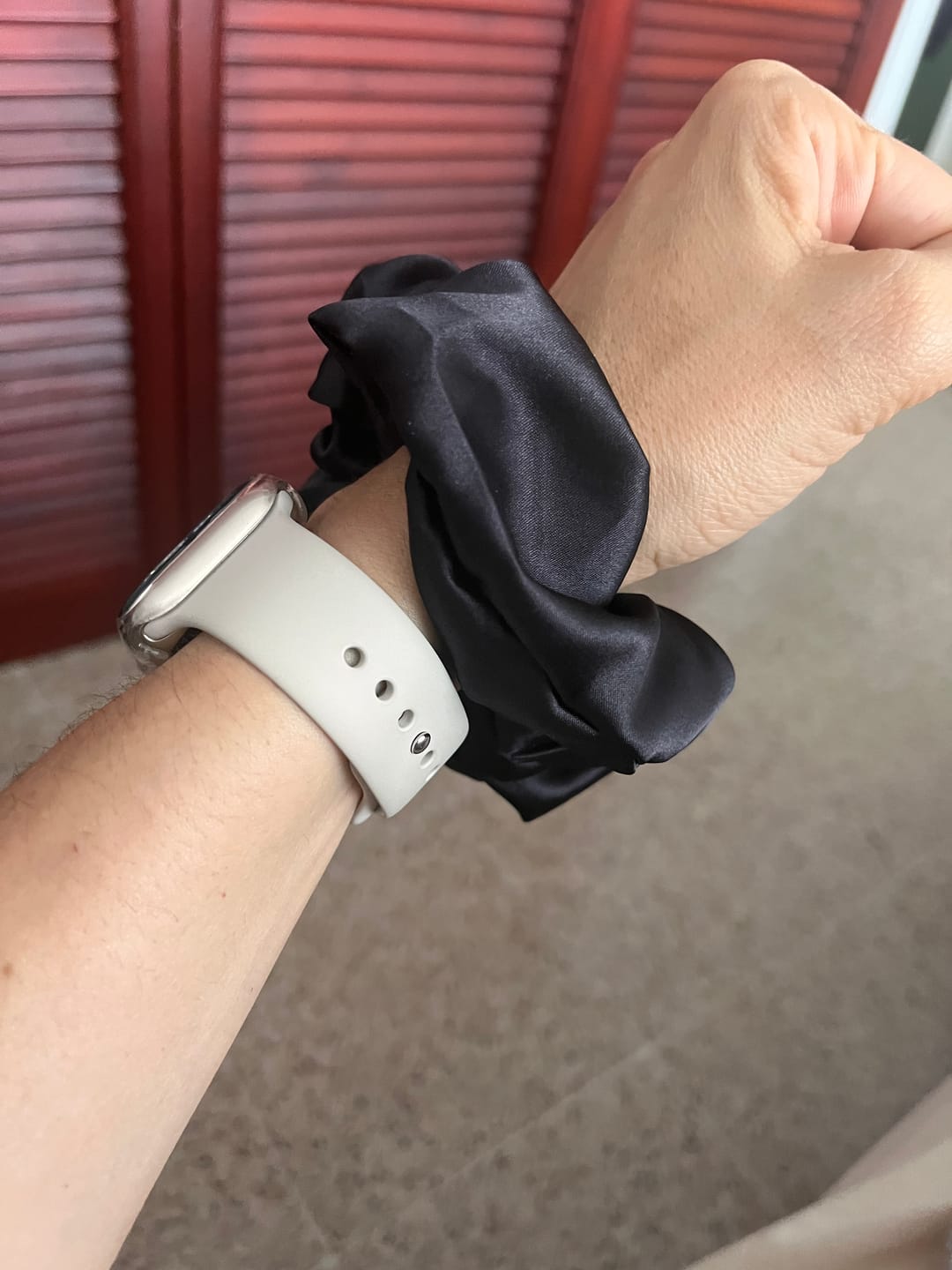 Customer photo review of Scrunchie - Negra Petit