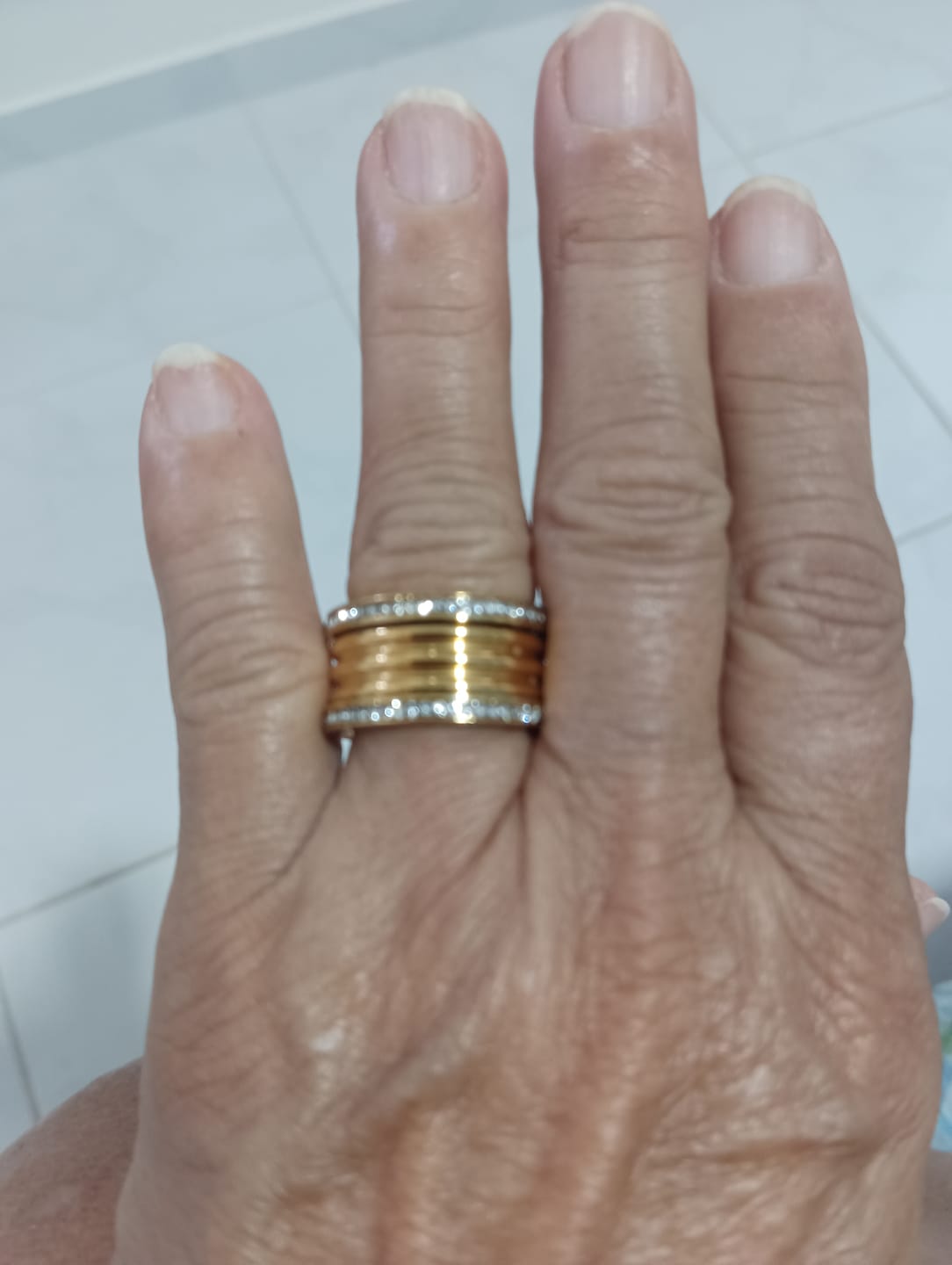 Customer photo review of Anel Luxo Imperial Banhado em Ouro 18K
