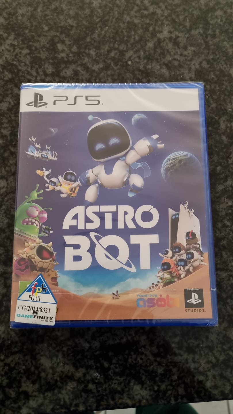 Customer photo review of Astro Bot (PS5)