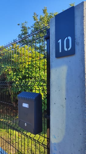 Customer photo review of Numero civico modello Stencil Vertical M2