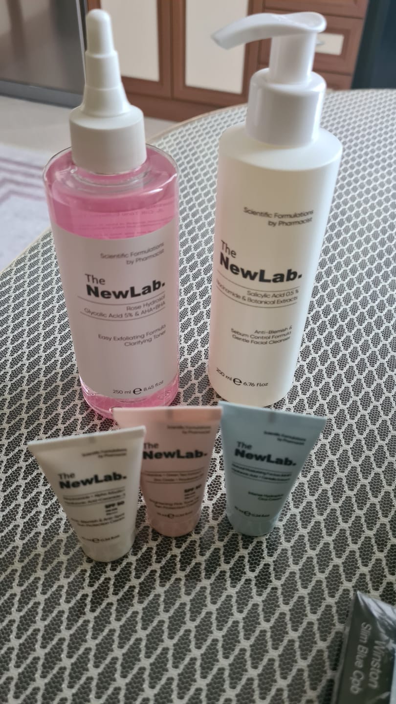 Customer photo review of Revitalisierendes Gesichtswasser Rosenhydrosol Glykolsäure 5% & AHA+BHA