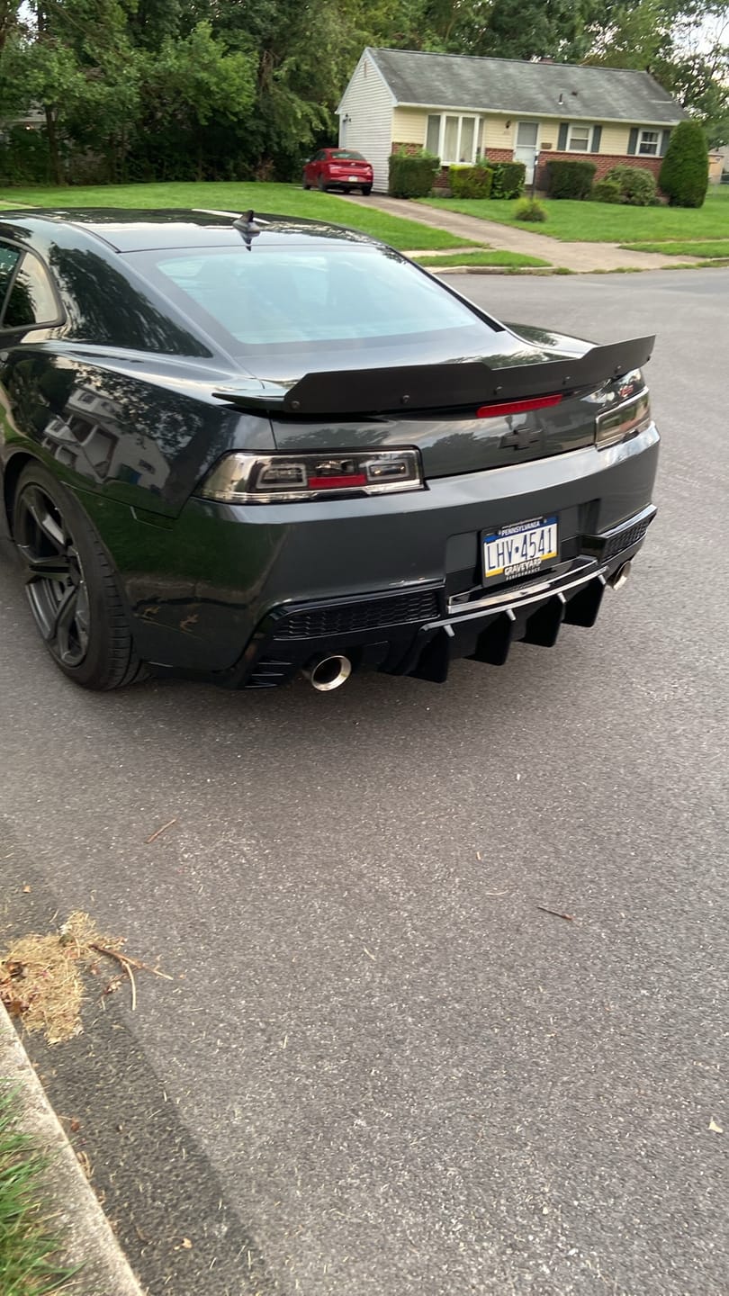 Customer photo review of 2014-2015 Chevy Camaro Evo Style Shark Fins Rear Diffuser Quad/Single Tips