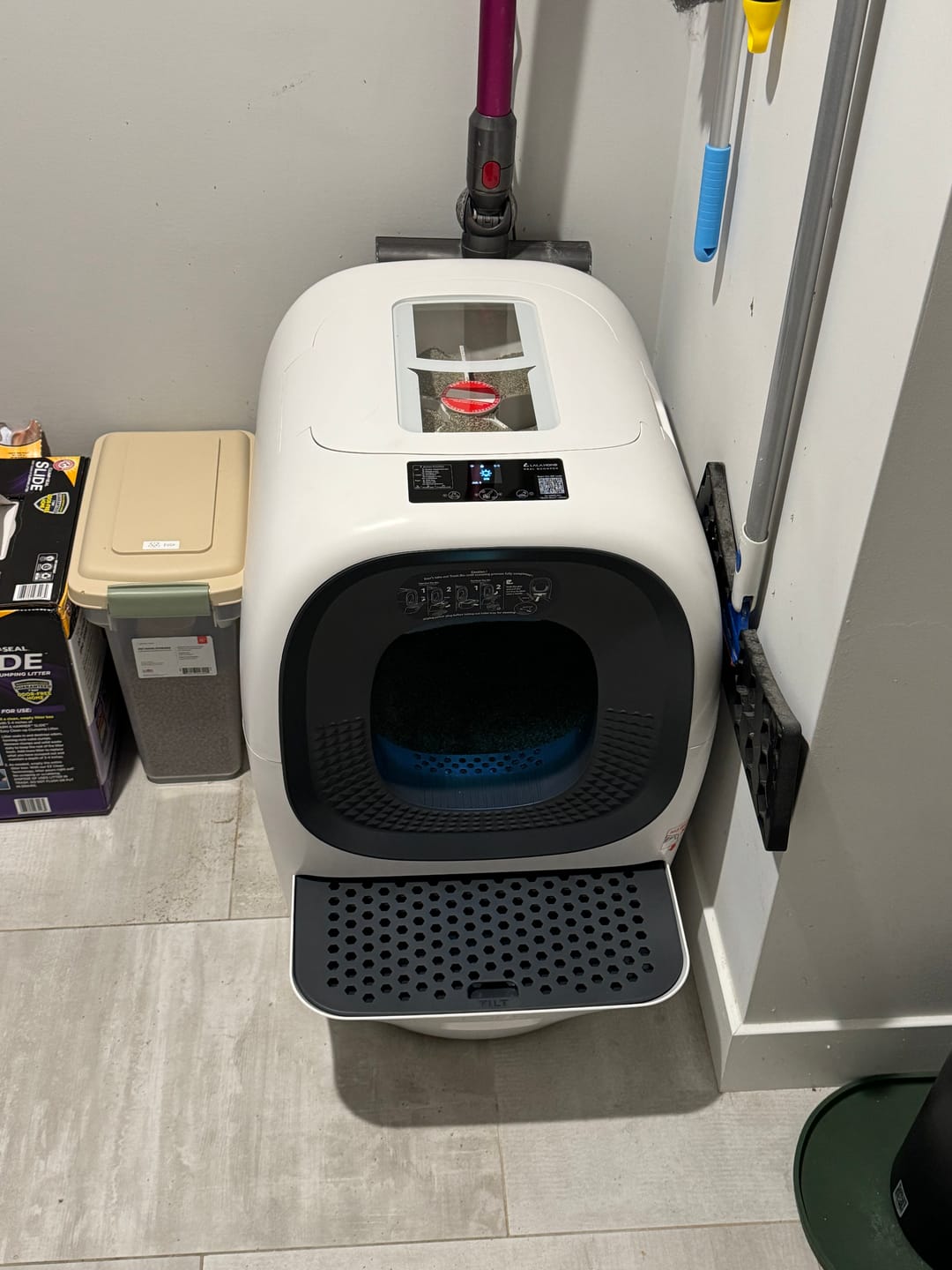 Customer photo review of Auto Self-Refill Cat Litter Box Pro