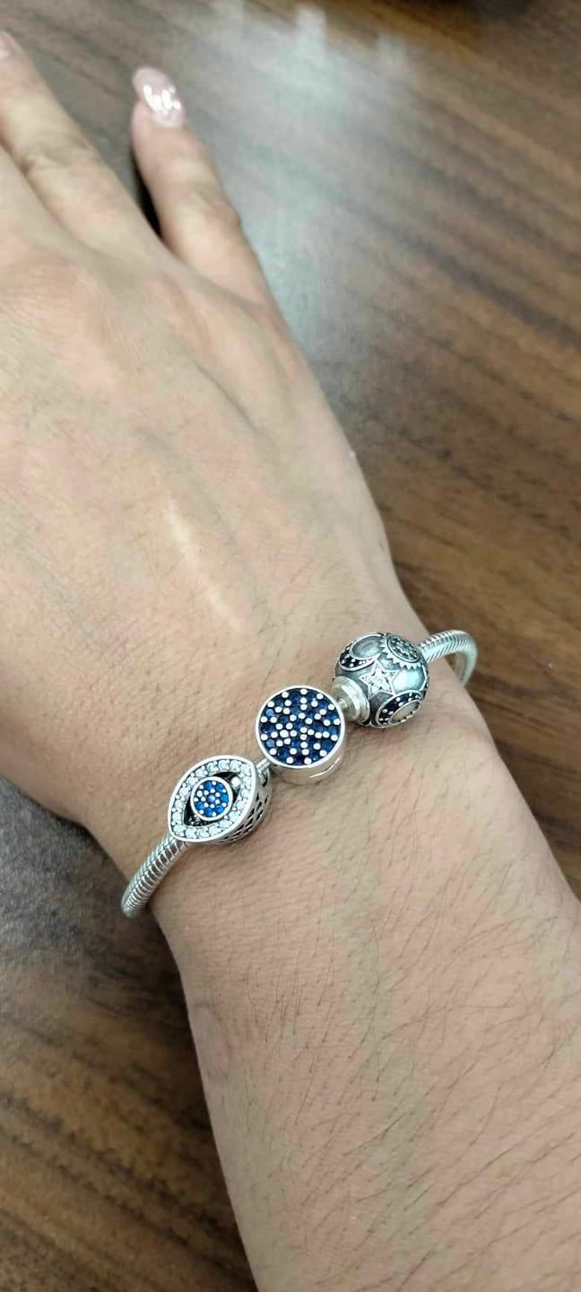 Customer photo review of Pulsera Luna Llena