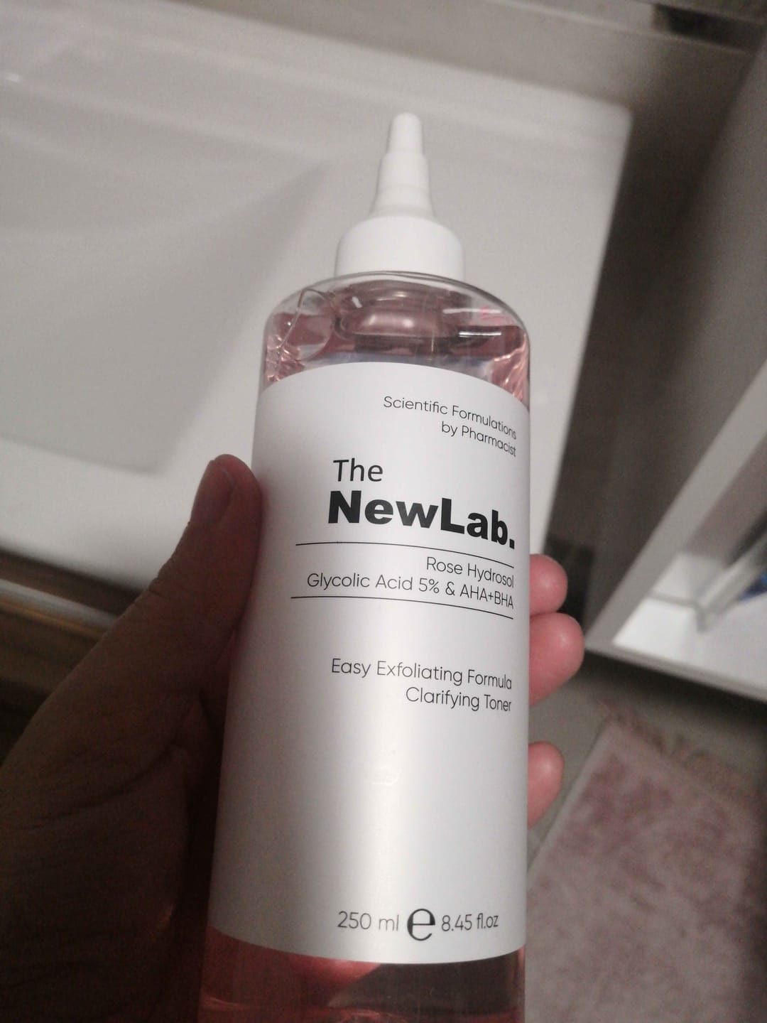 Customer photo review of Revitalisierendes Gesichtswasser Rosenhydrosol Glykolsäure 5% & AHA+BHA
