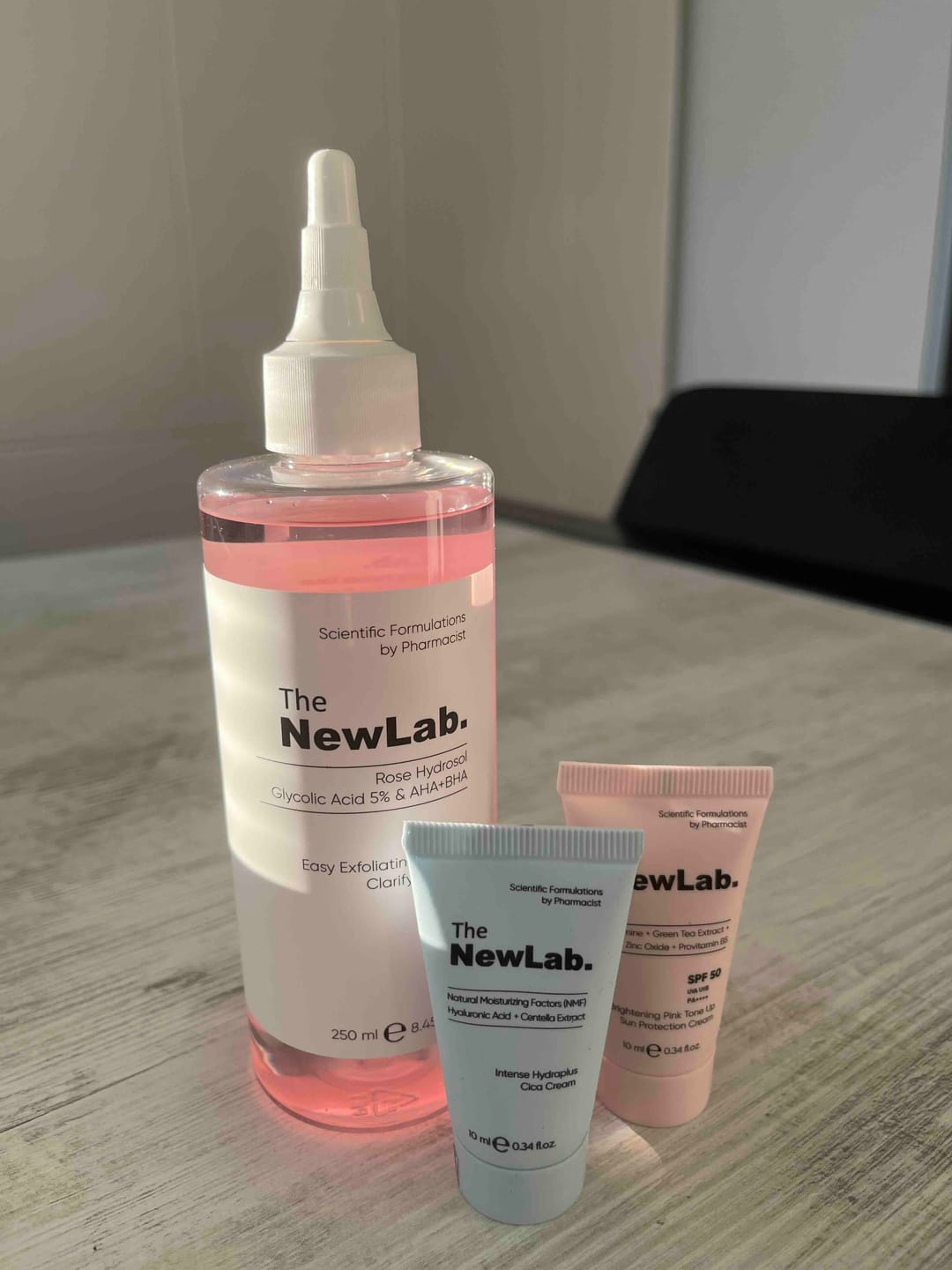 Customer photo review of Revitalisierendes Gesichtswasser Rosenhydrosol Glykolsäure 5% & AHA+BHA