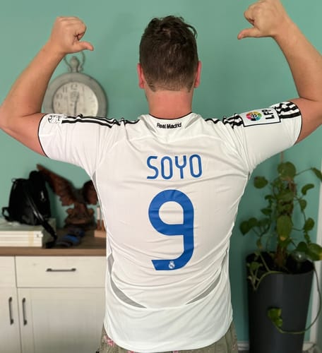 Customer photo review of Ronaldo Nazario Real Madrid Retro Football Jersey