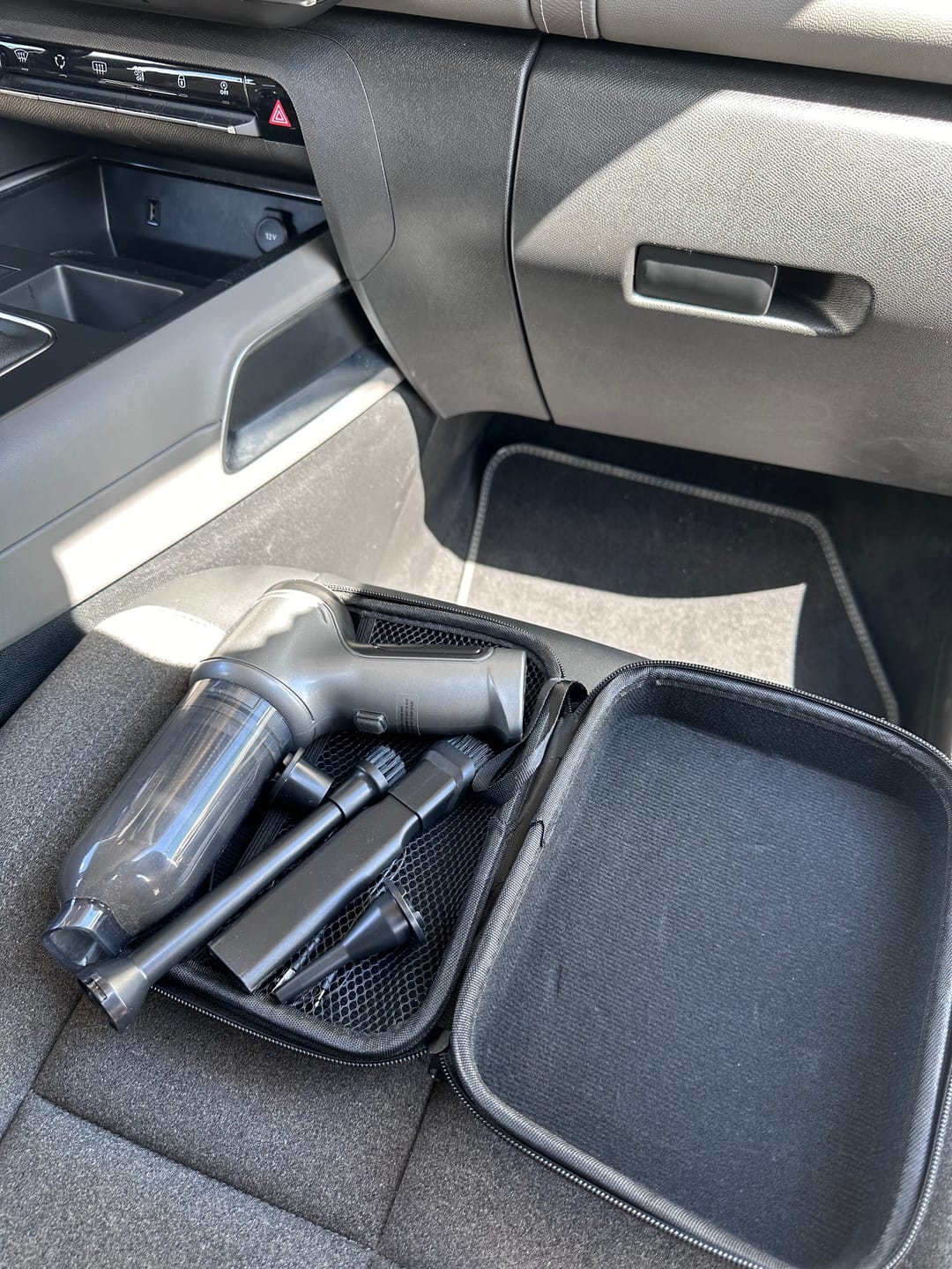 Customer photo review of Aspirateur Vortex : L’Essentiel pour une Voiture Impeccable