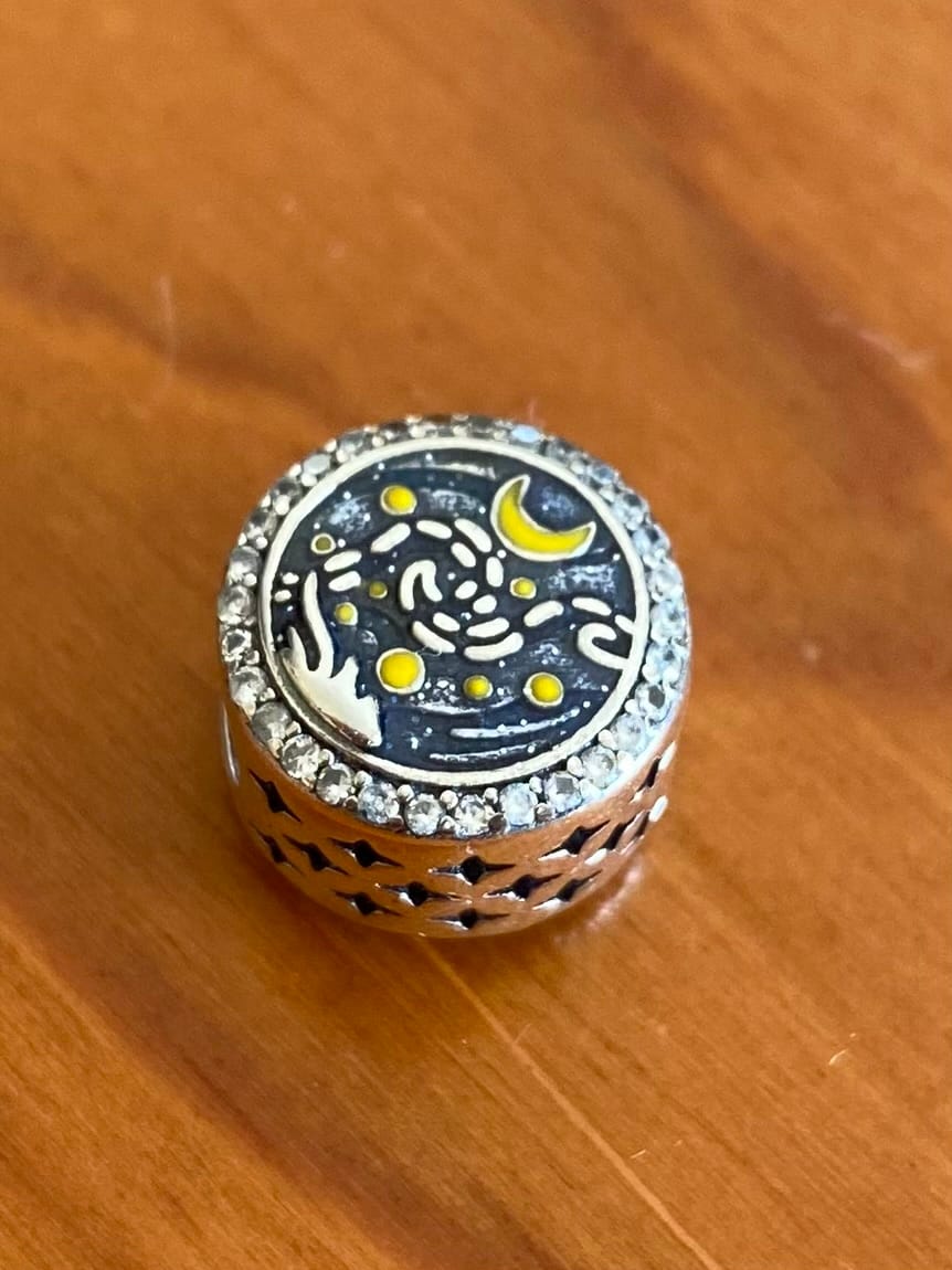 Customer photo review of Charm Noche Estrellada de Van Gogh