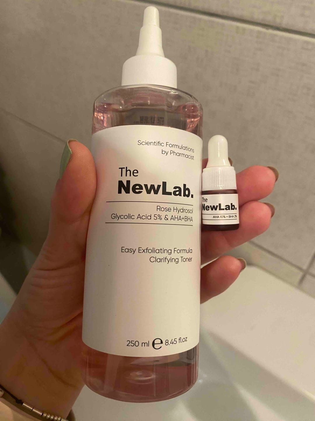 Customer photo review of Revitalisierendes Gesichtswasser Rosenhydrosol Glykolsäure 5% & AHA+BHA