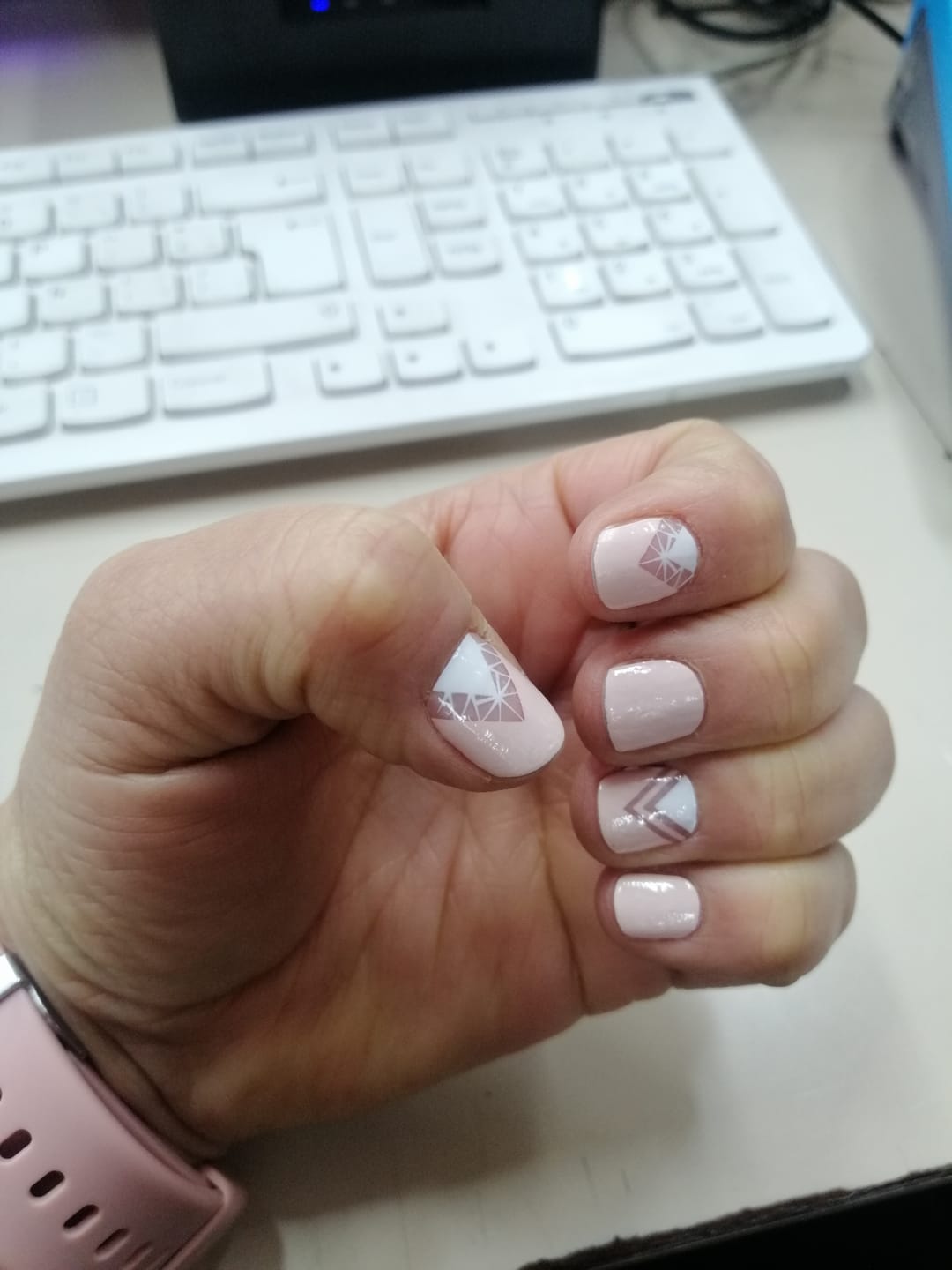 Customer photo review of Queen Pink | Stickers de Esmalte