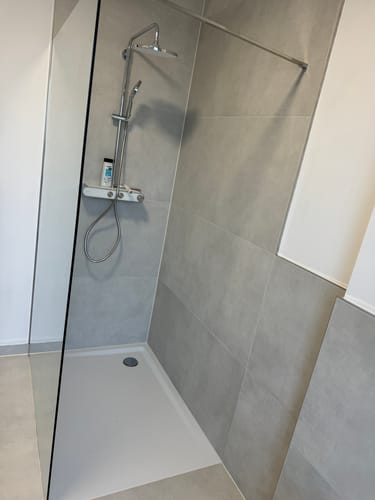 Customer photo review of SONNI Walk In/ Begehbare Dusche Duschabtrennung Duschwand Nano Klarglas Glasstärke 8mm Breite 70-120cm